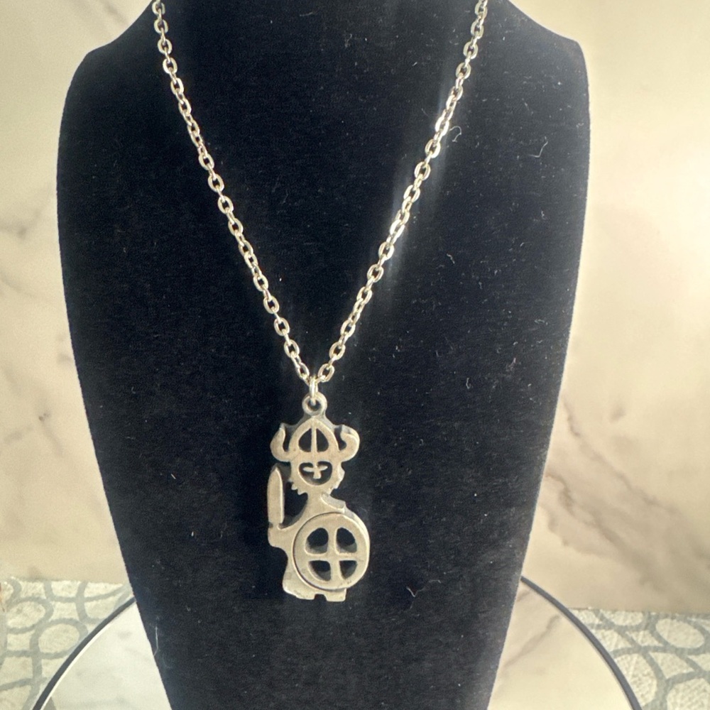 Silver Pendant Necklace